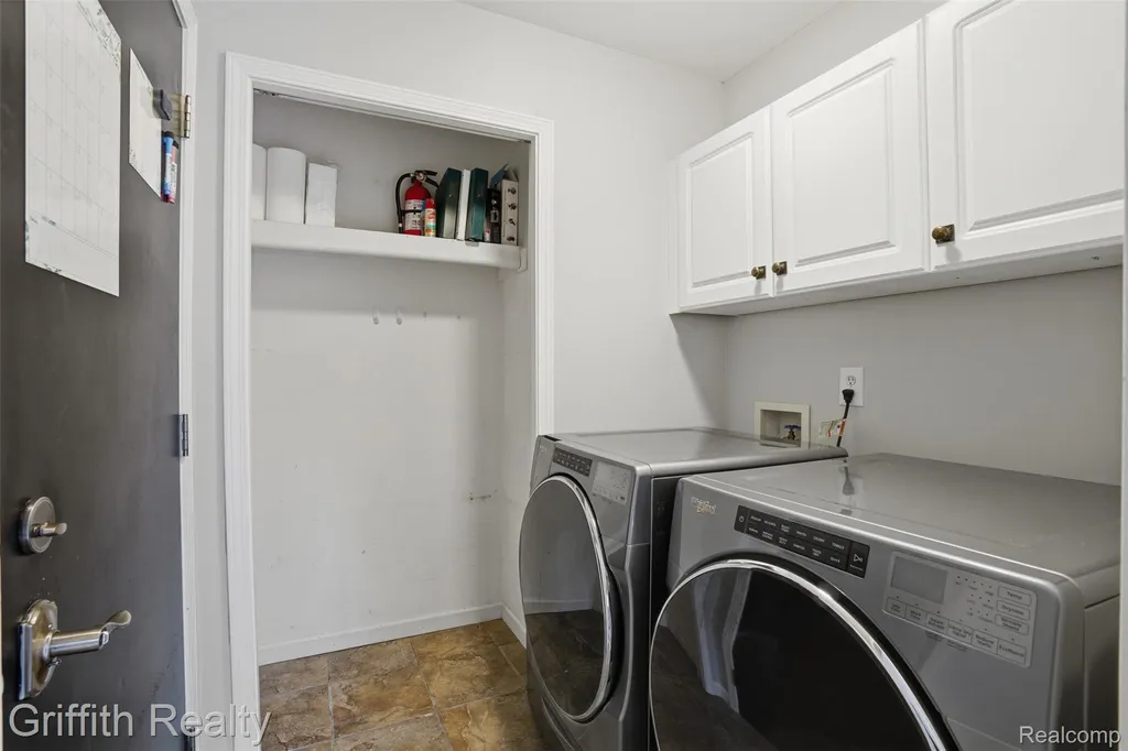 938 Meadowbrook Court Milford Village MI 48381