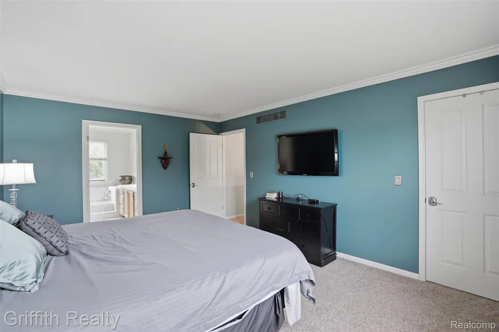 938 Meadowbrook Court Milford Village MI 48381