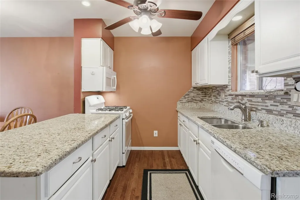 25126 Franklin Terrace Franklin Terrace South Lyon City MI 48178