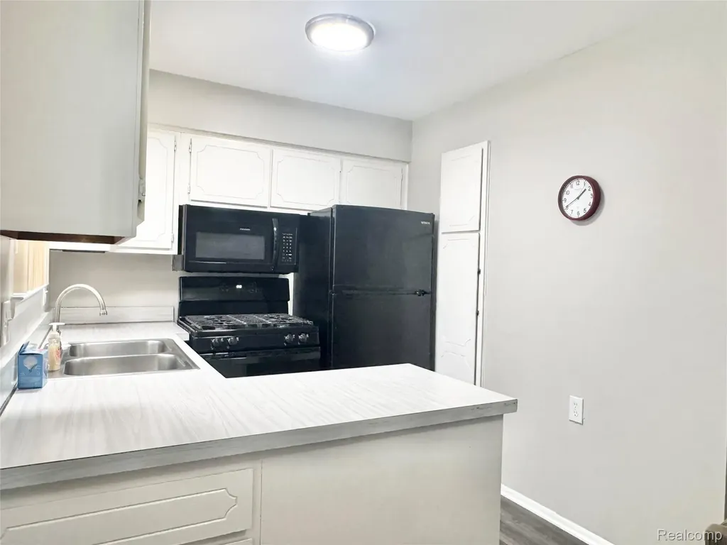 8211 Denwood Drive Sterling Heights City MI 48312
