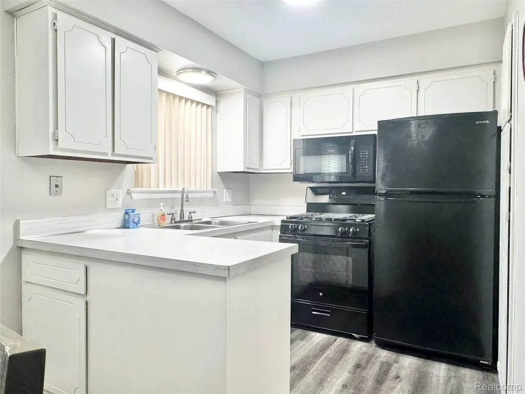 8211 Denwood Drive Sterling Heights City MI 48312