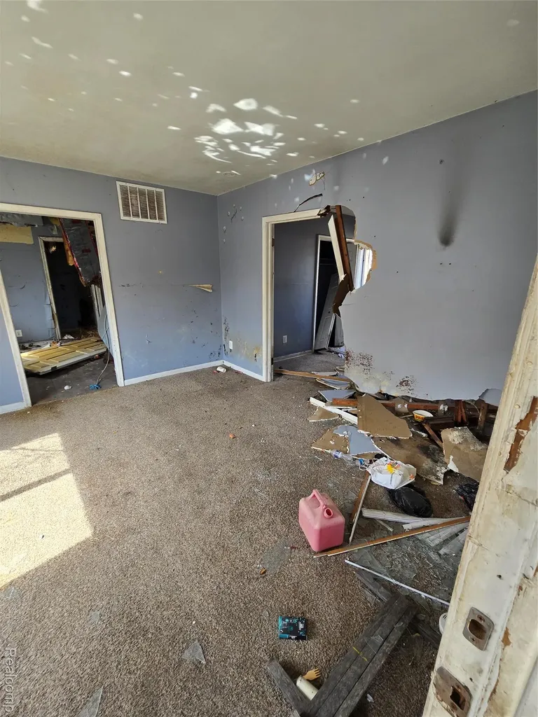 17325 Barlow Street Detroit City MI 48205