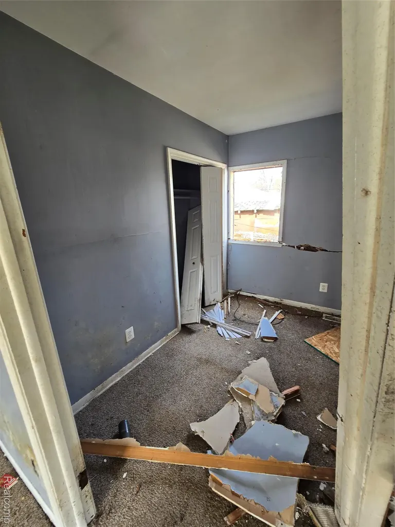 17325 Barlow Street Detroit City MI 48205