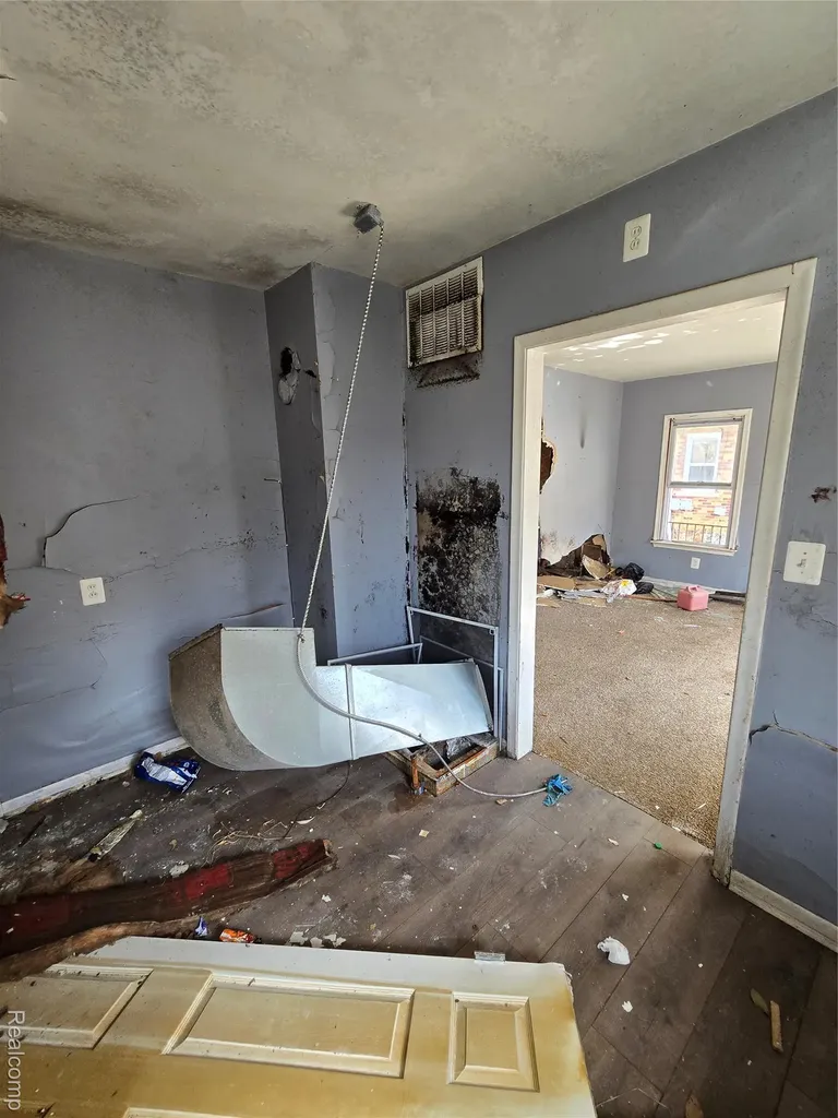17325 Barlow Street Detroit City MI 48205