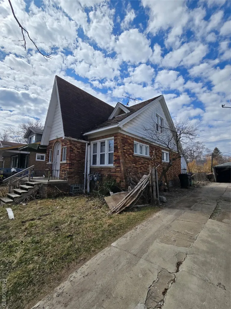 17325 Barlow Street Detroit City MI 48205
