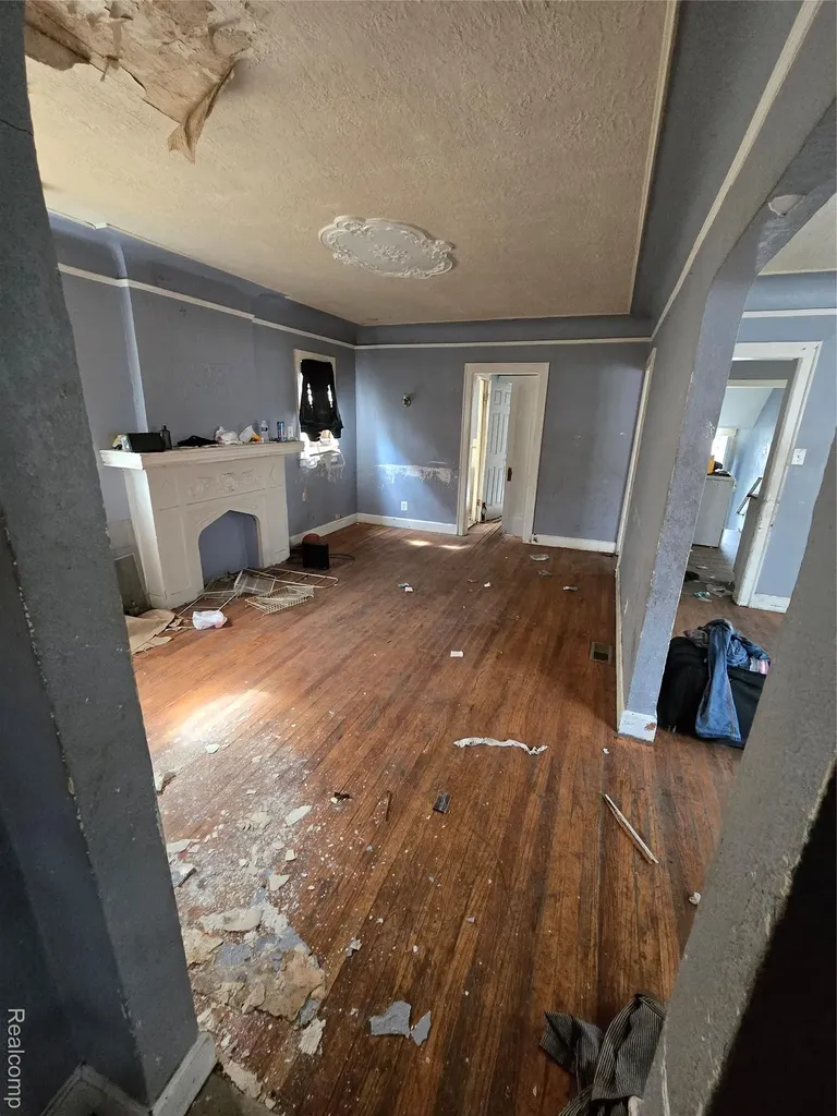 17325 Barlow Street Detroit City MI 48205