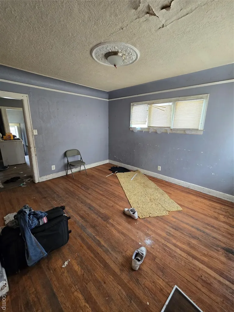17325 Barlow Street Detroit City MI 48205