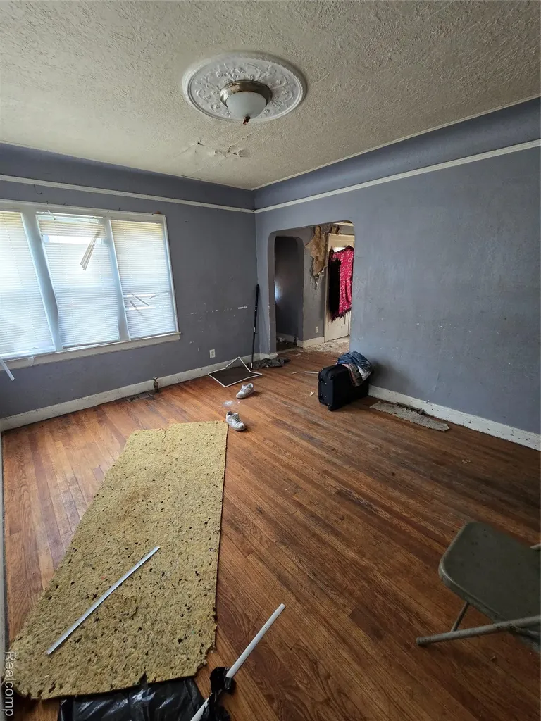 17325 Barlow Street Detroit City MI 48205