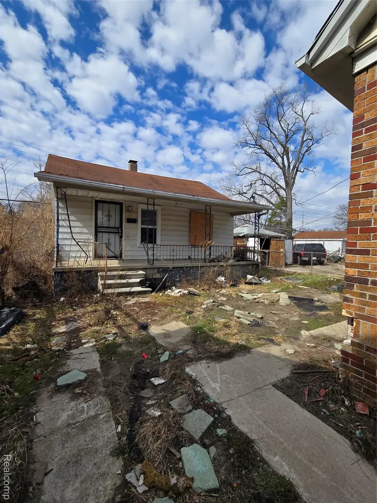 17325 Barlow Street Detroit City MI 48205
