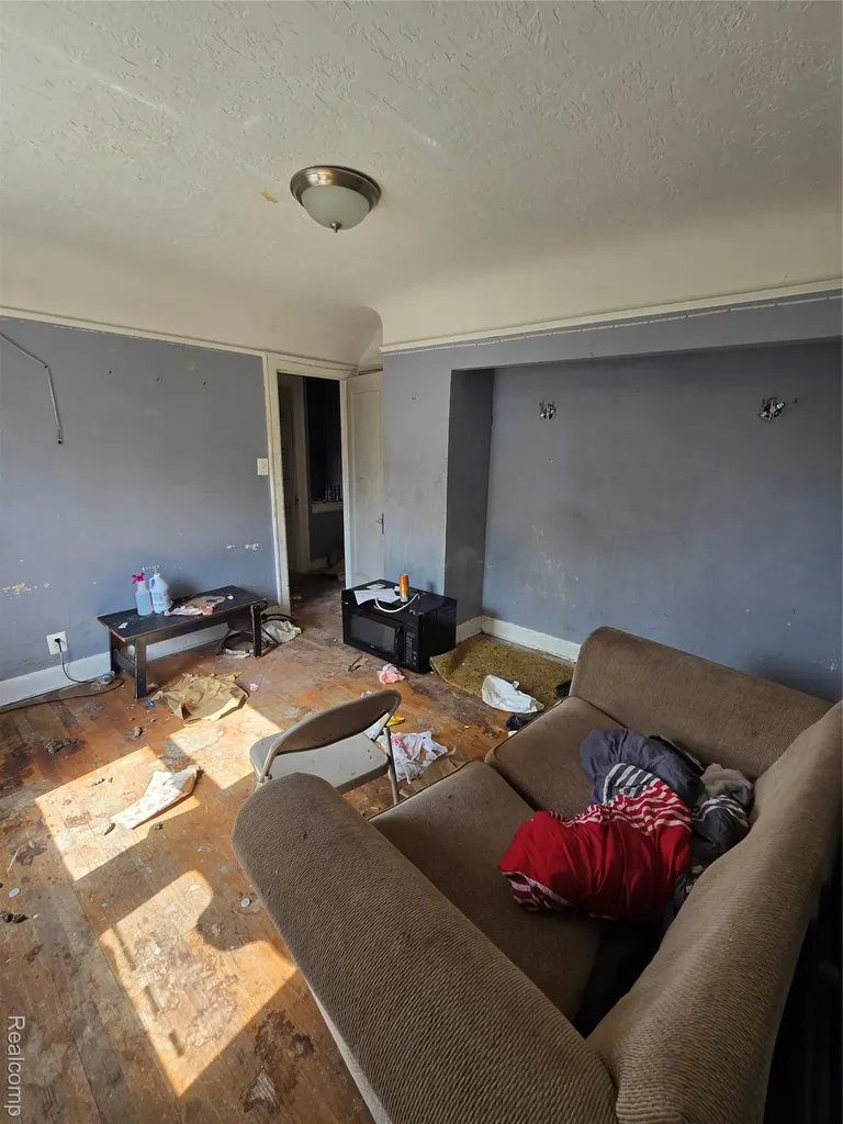 17325 Barlow Street Detroit City MI 48205