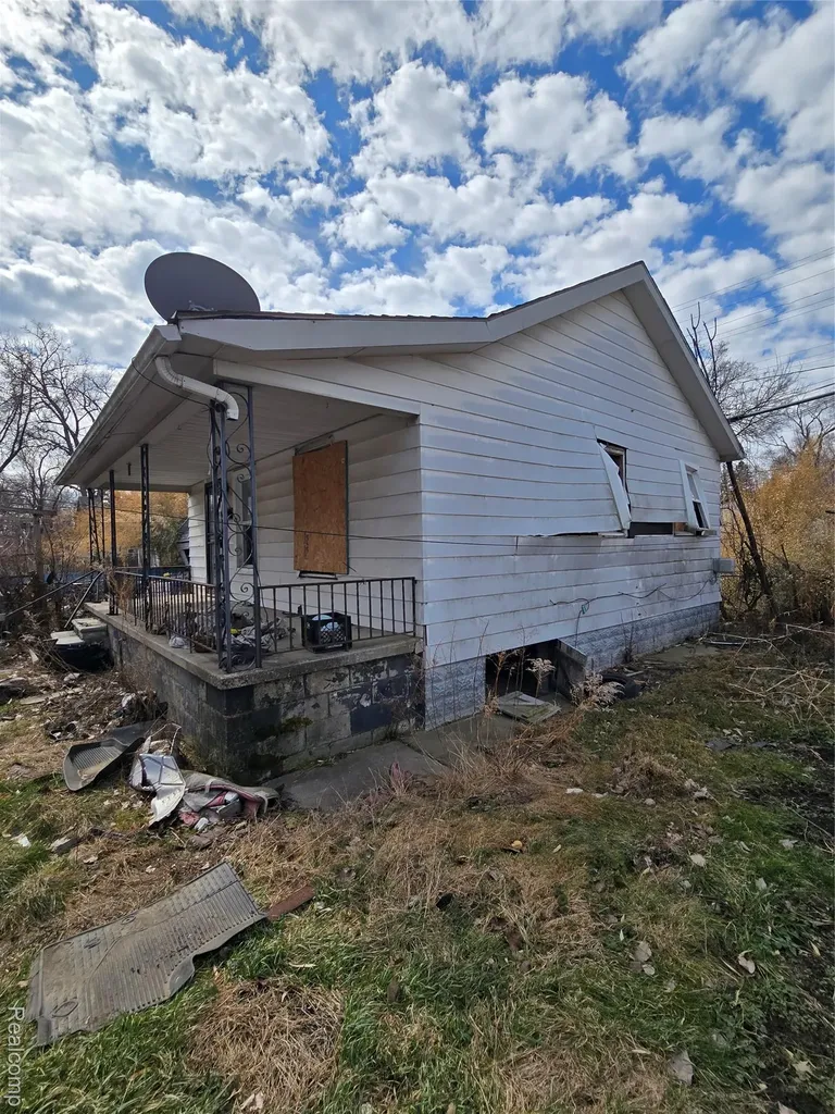 17325 Barlow Street Detroit City MI 48205