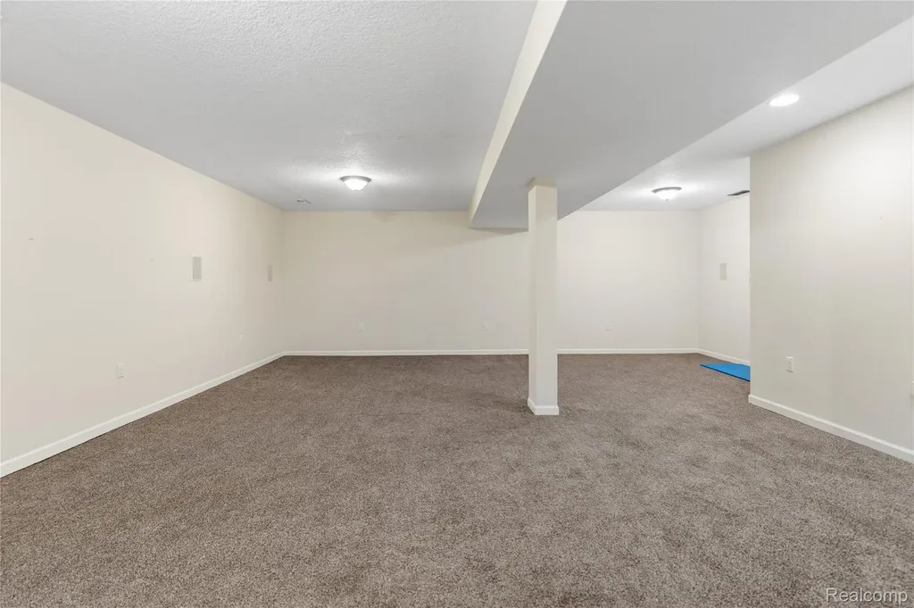 1130 Creekside Court Burton City MI 48509
