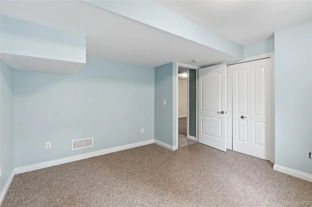 1130 Creekside Court Burton City MI 48509
