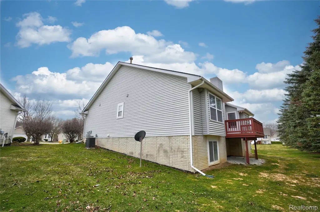 1130 Creekside Court Burton City MI 48509