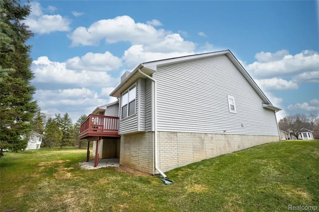 1130 Creekside Court Burton City MI 48509