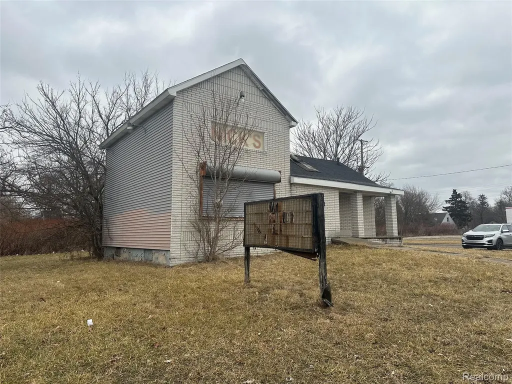 1102 W Pasadena Avenue Flint City MI 48504