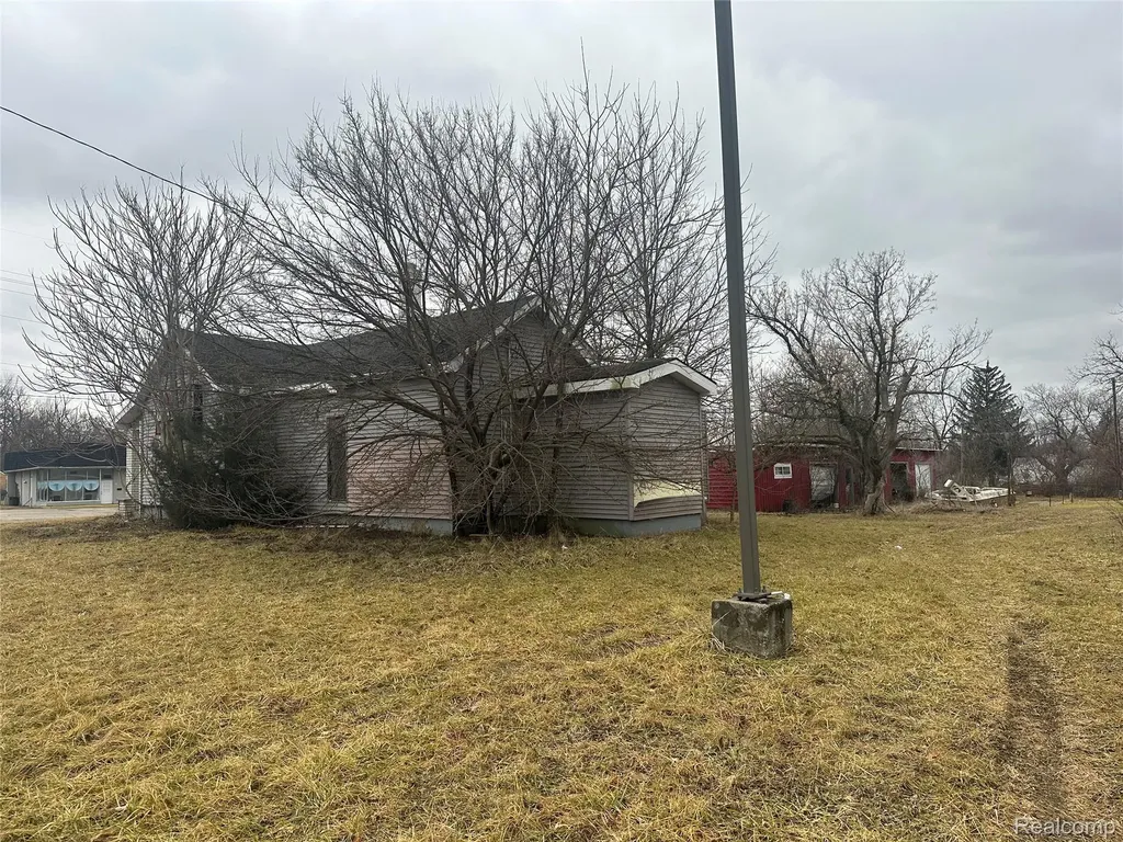 1102 W Pasadena Avenue Flint City MI 48504