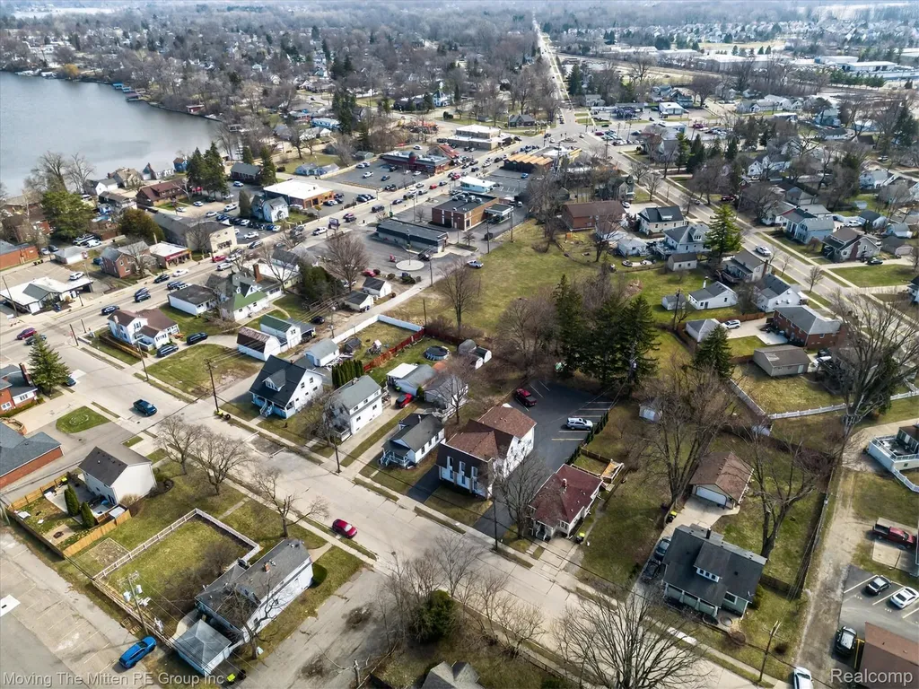 175 2nd Street Belleville City MI 48111