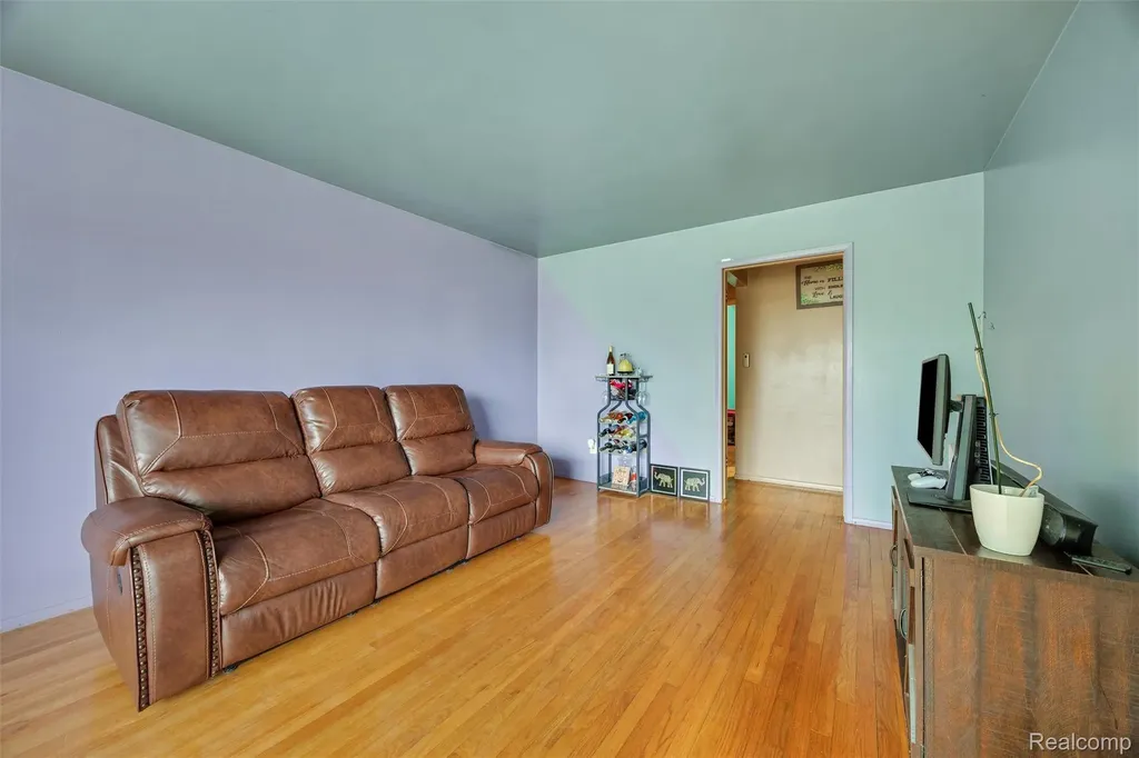 21821 Concord Street Southfield City MI 48076