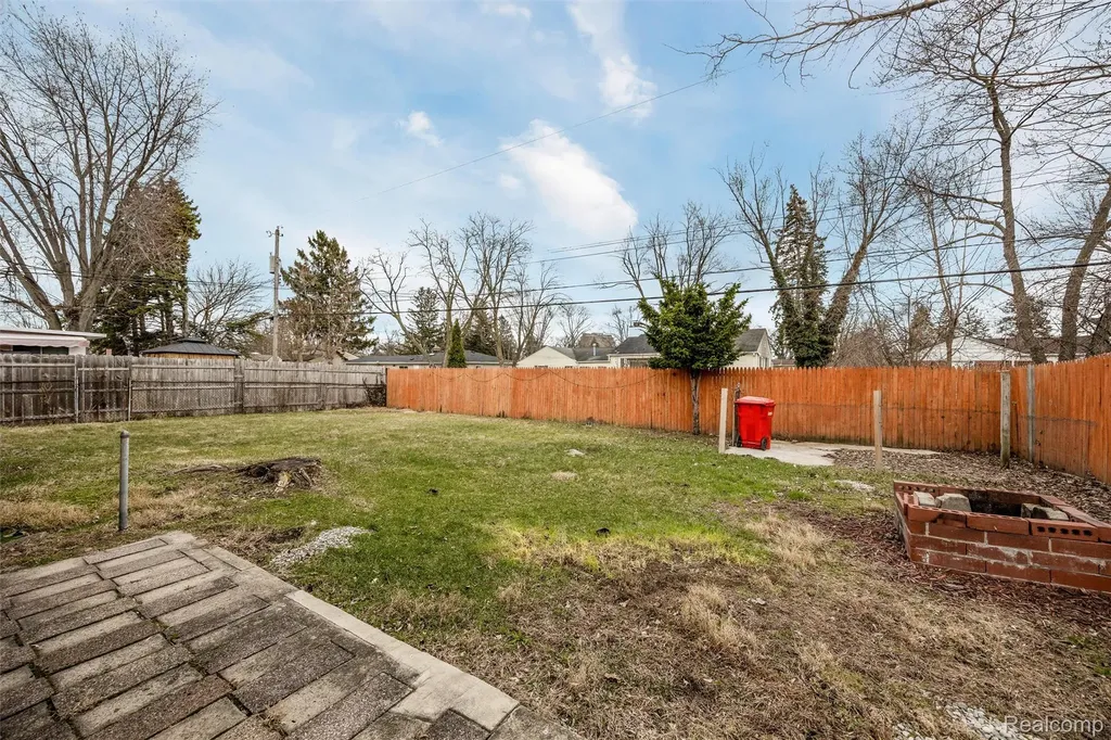 21821 Concord Street Southfield City MI 48076