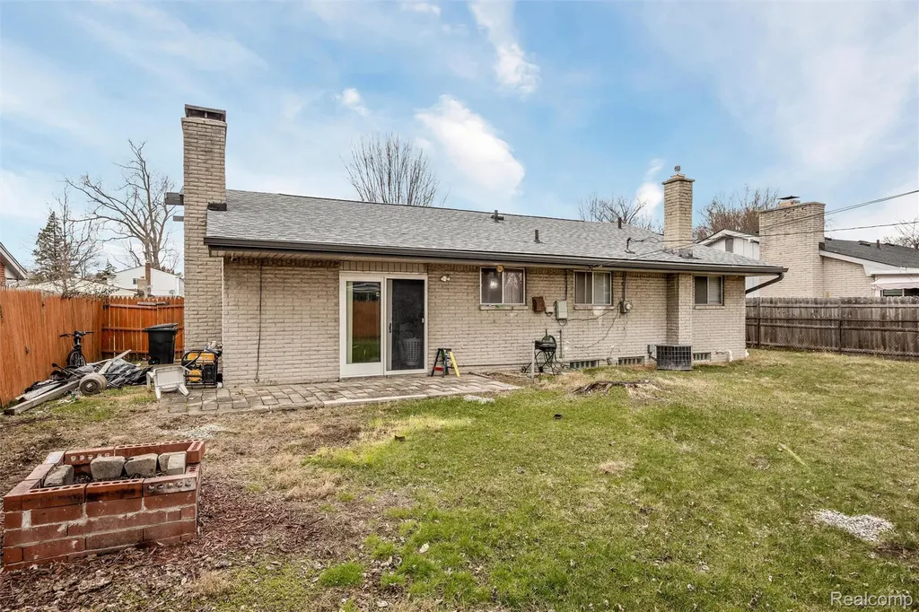 21821 Concord Street Southfield City MI 48076
