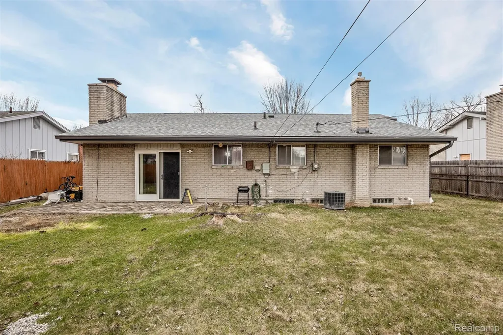 21821 Concord Street Southfield City MI 48076