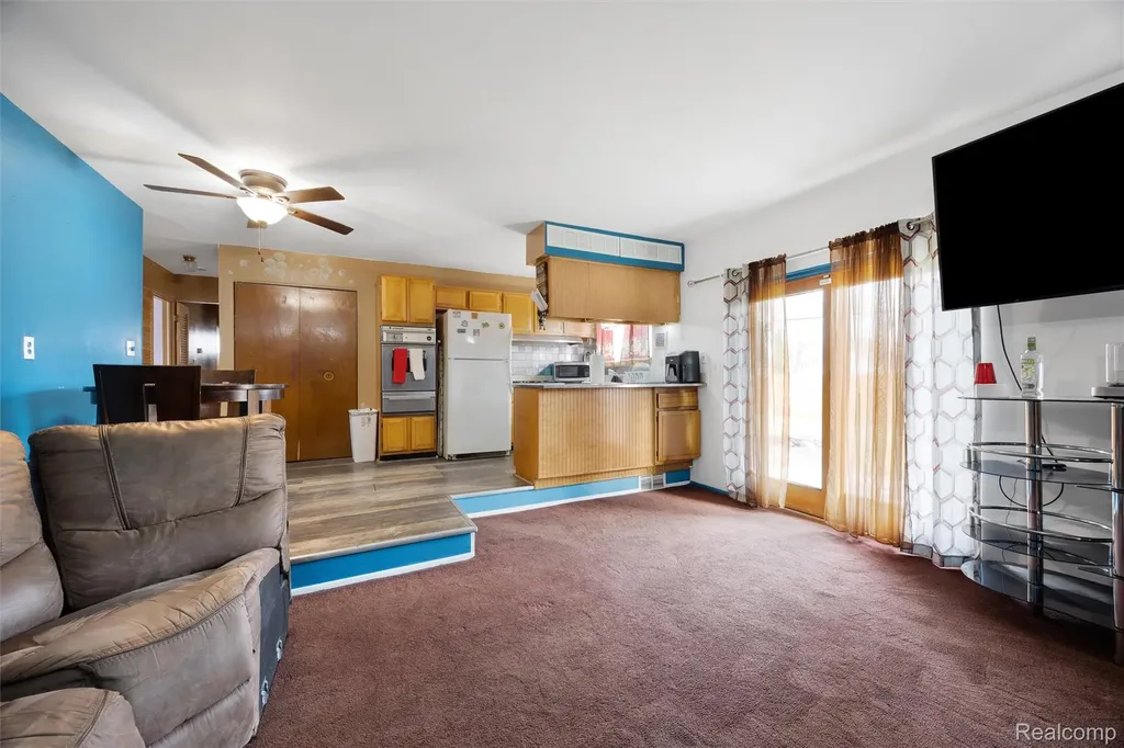 21821 Concord Street Southfield City MI 48076