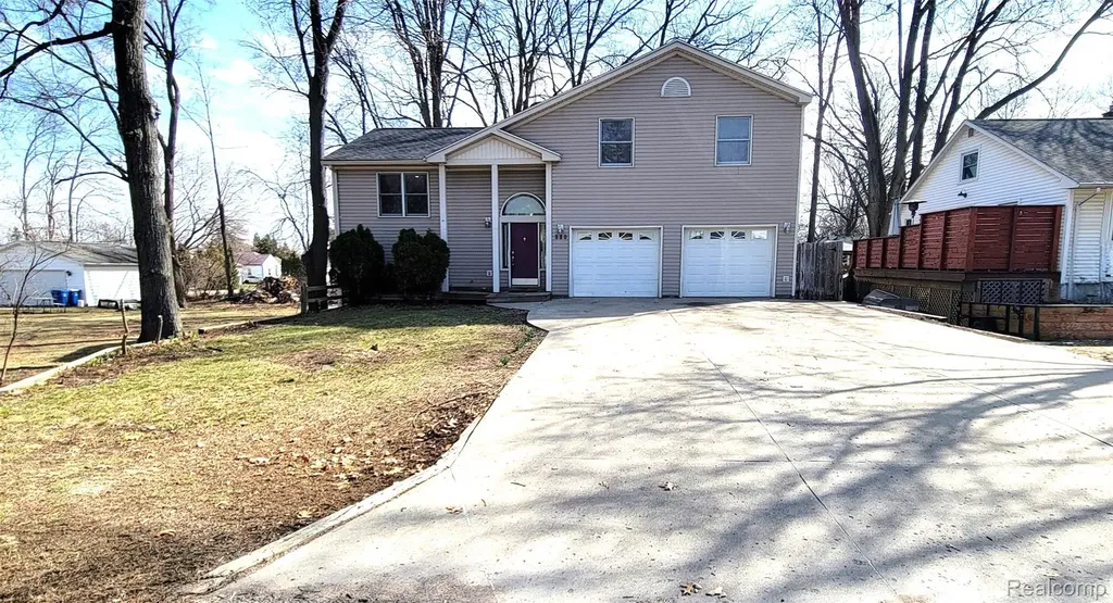 890 Tyrone Avenue Waterford Charter Township MI 48328
