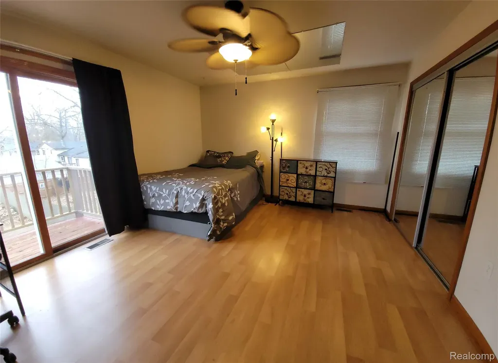 890 Tyrone Avenue Waterford Charter Township MI 48328
