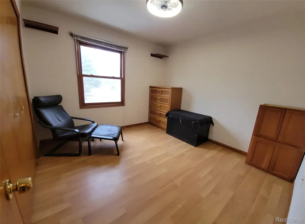 890 Tyrone Avenue Waterford Charter Township MI 48328