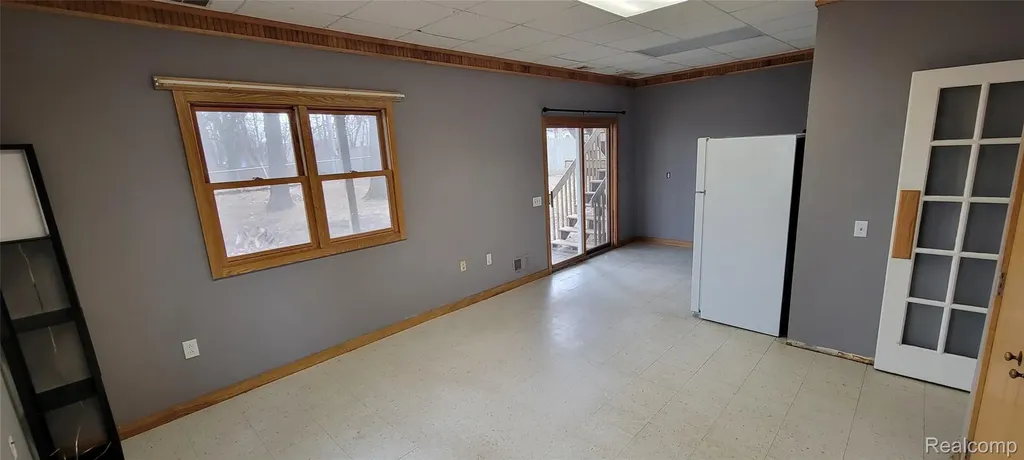 890 Tyrone Avenue Waterford Charter Township MI 48328