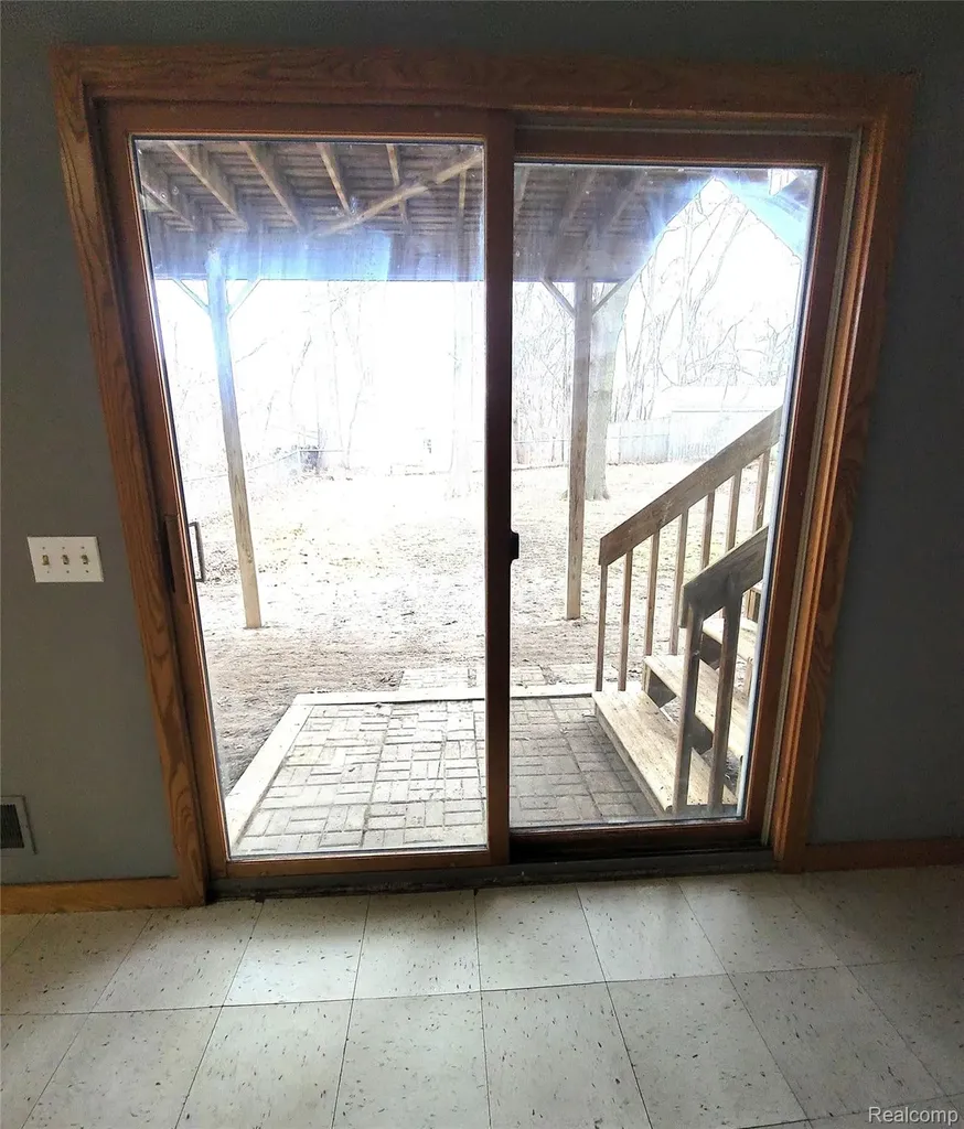 890 Tyrone Avenue Waterford Charter Township MI 48328