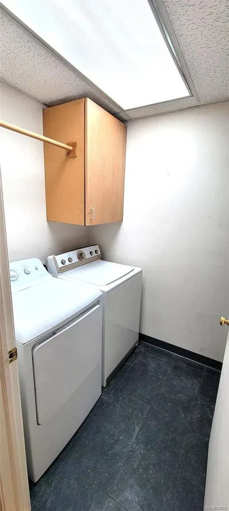 890 Tyrone Avenue Waterford Charter Township MI 48328