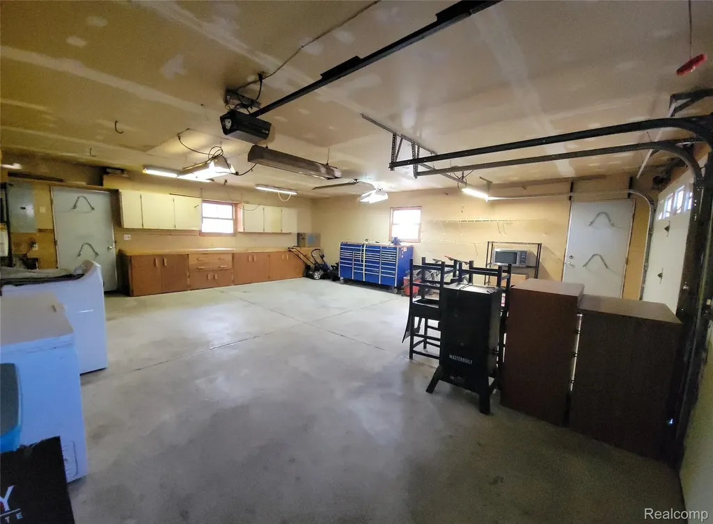 890 Tyrone Avenue Waterford Charter Township MI 48328