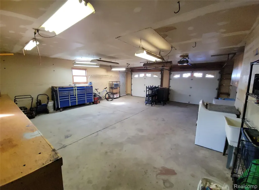 890 Tyrone Avenue Waterford Charter Township MI 48328