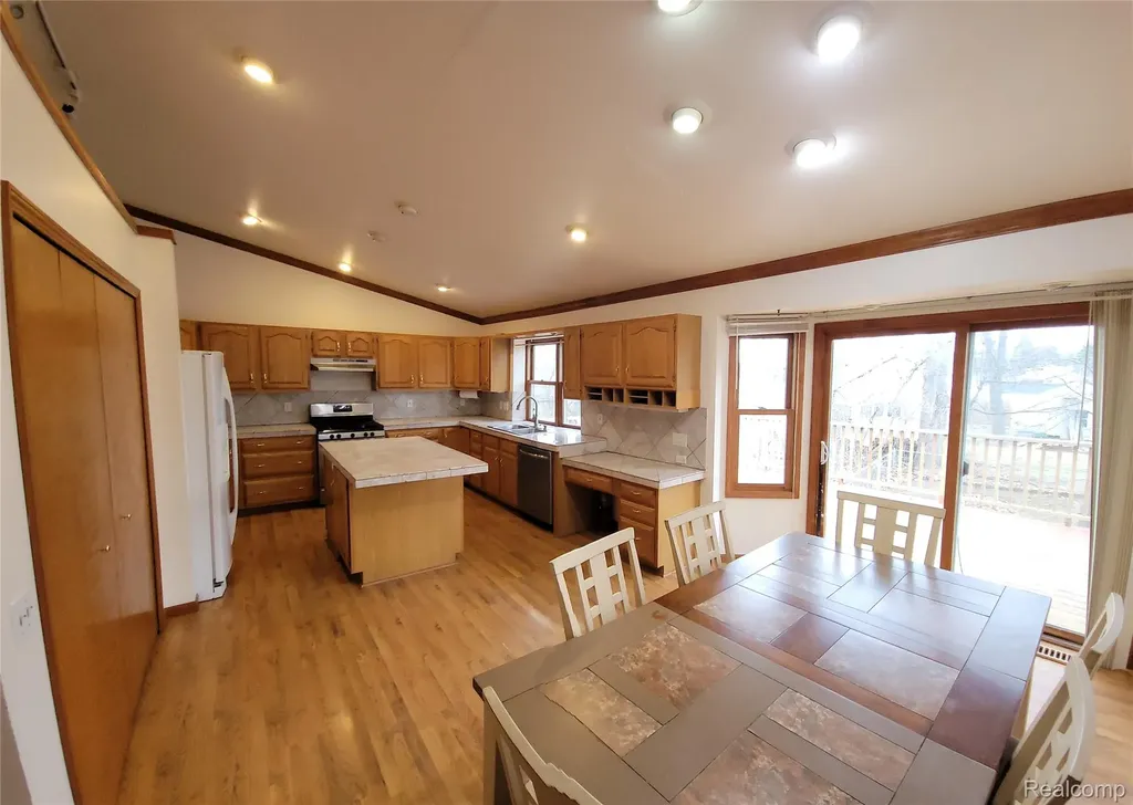 890 Tyrone Avenue Waterford Charter Township MI 48328