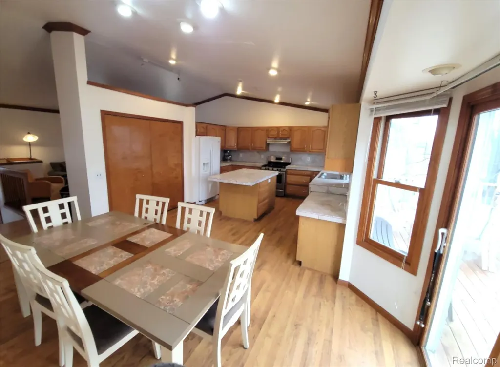 890 Tyrone Avenue Waterford Charter Township MI 48328