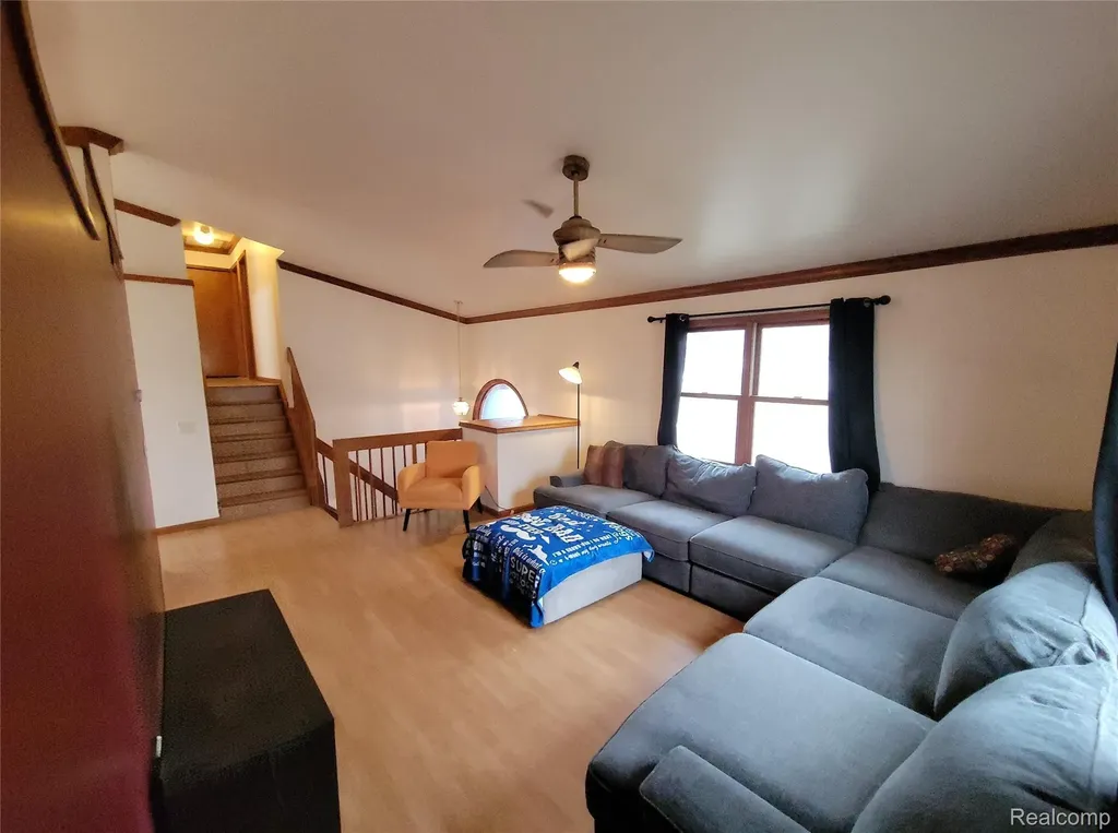 890 Tyrone Avenue Waterford Charter Township MI 48328
