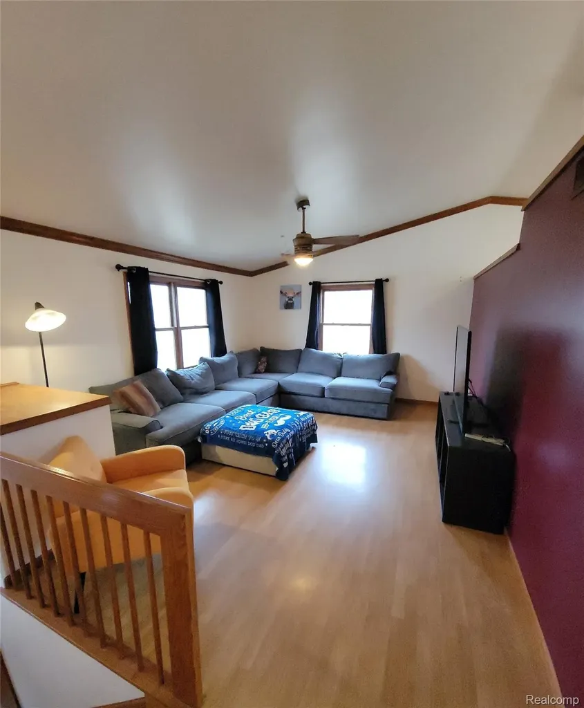 890 Tyrone Avenue Waterford Charter Township MI 48328