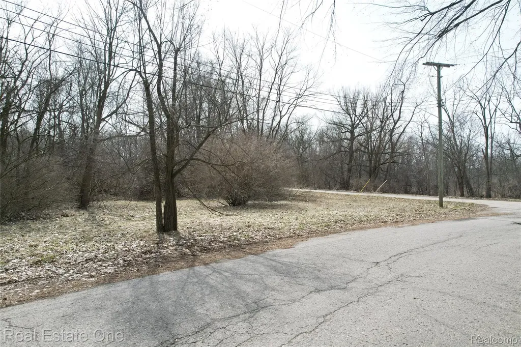 2636 Bay Drive West Bloomfield Charter Township MI 48324