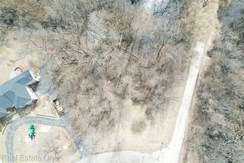 2636 Bay Drive West Bloomfield Charter Township MI 48324
