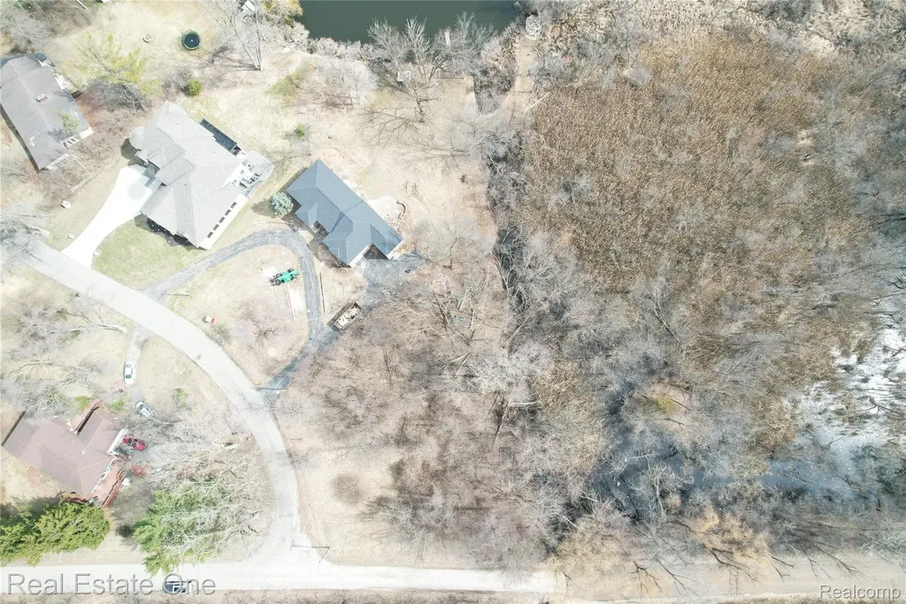 2636 Bay Drive West Bloomfield Charter Township MI 48324