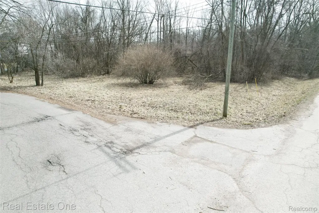 2636 Bay Drive West Bloomfield Charter Township MI 48324