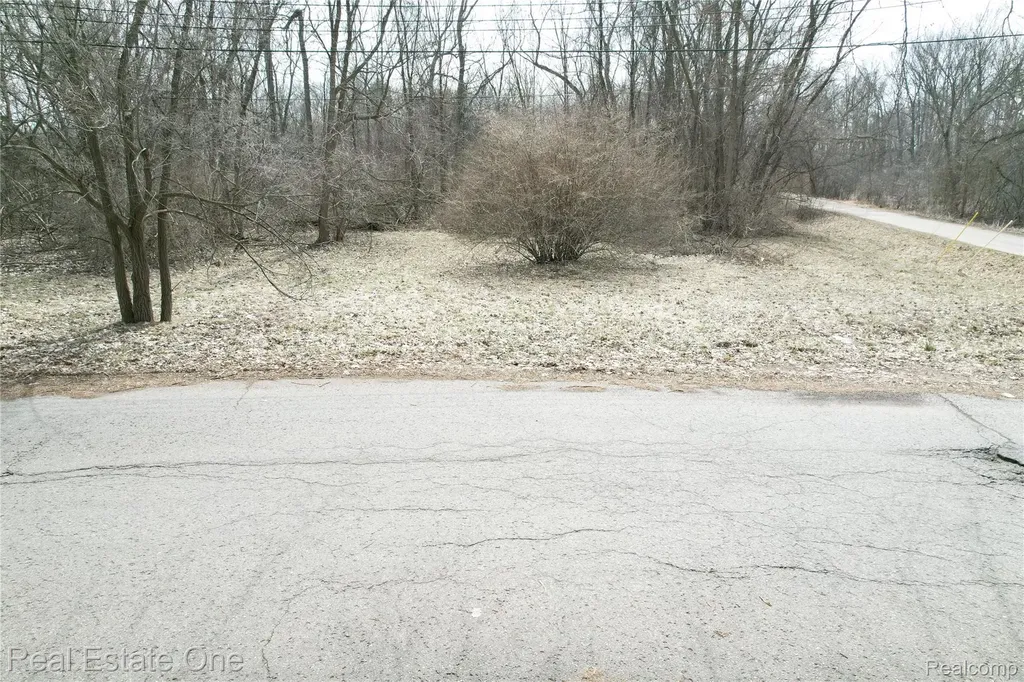 2636 Bay Drive West Bloomfield Charter Township MI 48324