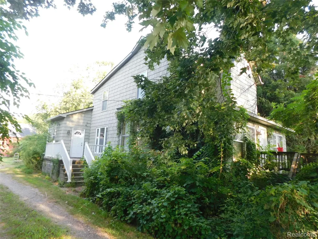 5284 Scotch Settlement Road Almont Township MI 48003