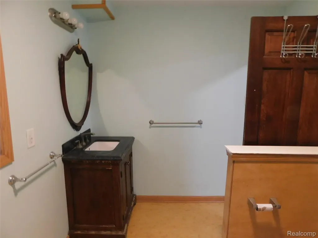 5284 Scotch Settlement Road Almont Township MI 48003