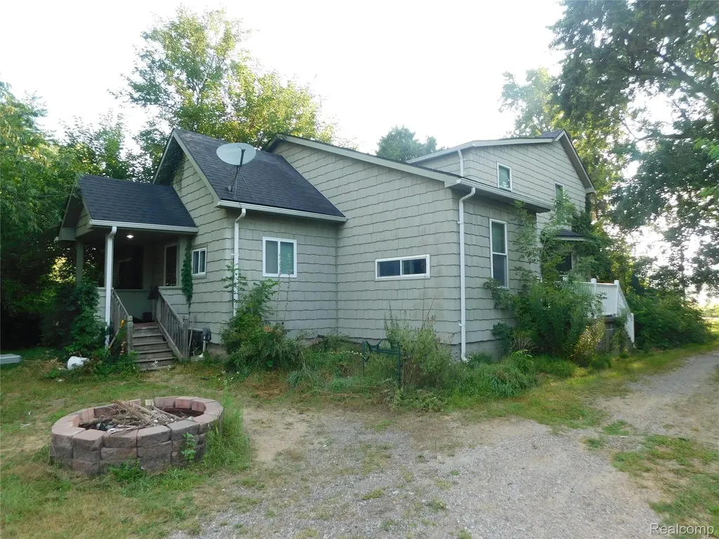 5284 Scotch Settlement Road Almont Township MI 48003