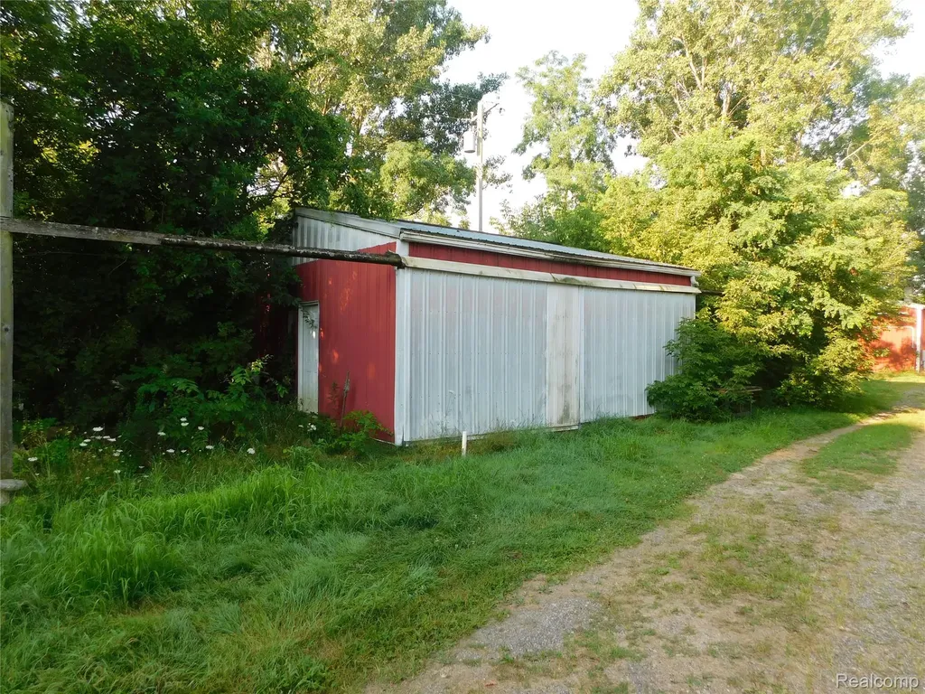 5284 Scotch Settlement Road Almont Township MI 48003