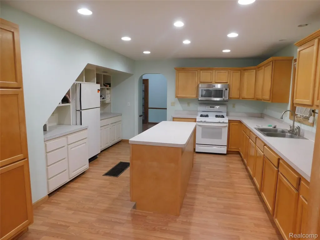 5284 Scotch Settlement Road Almont Township MI 48003