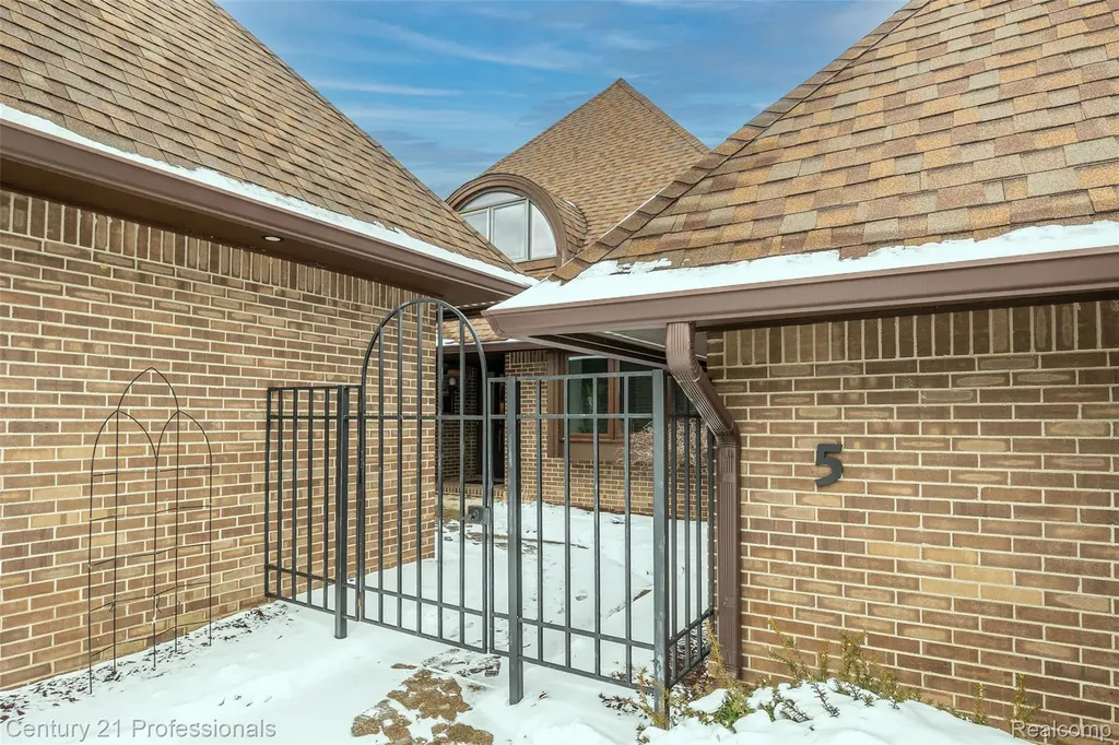 9095 S Saginaw Road Grand Blanc Charter Township MI 48439